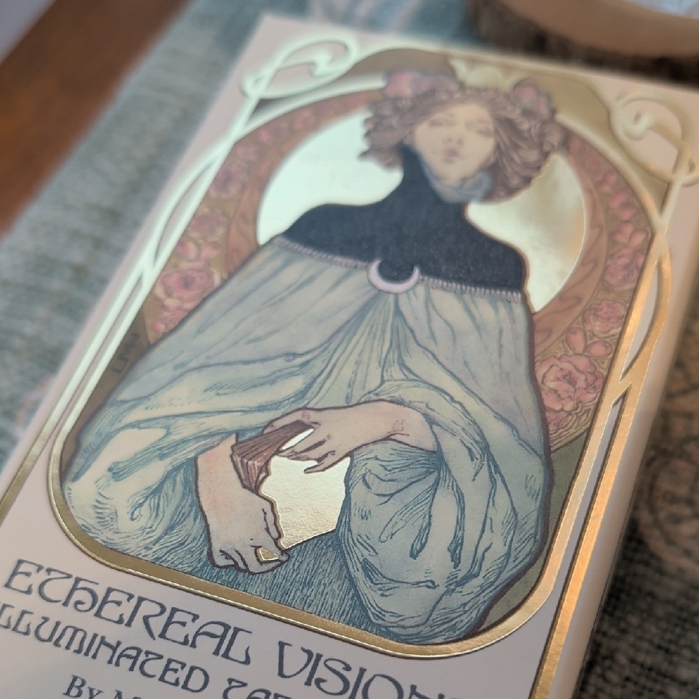 Ethereal Visions Illuminated Tarot Deck - Pastel Green & Gold Box - Picture 2 of 4